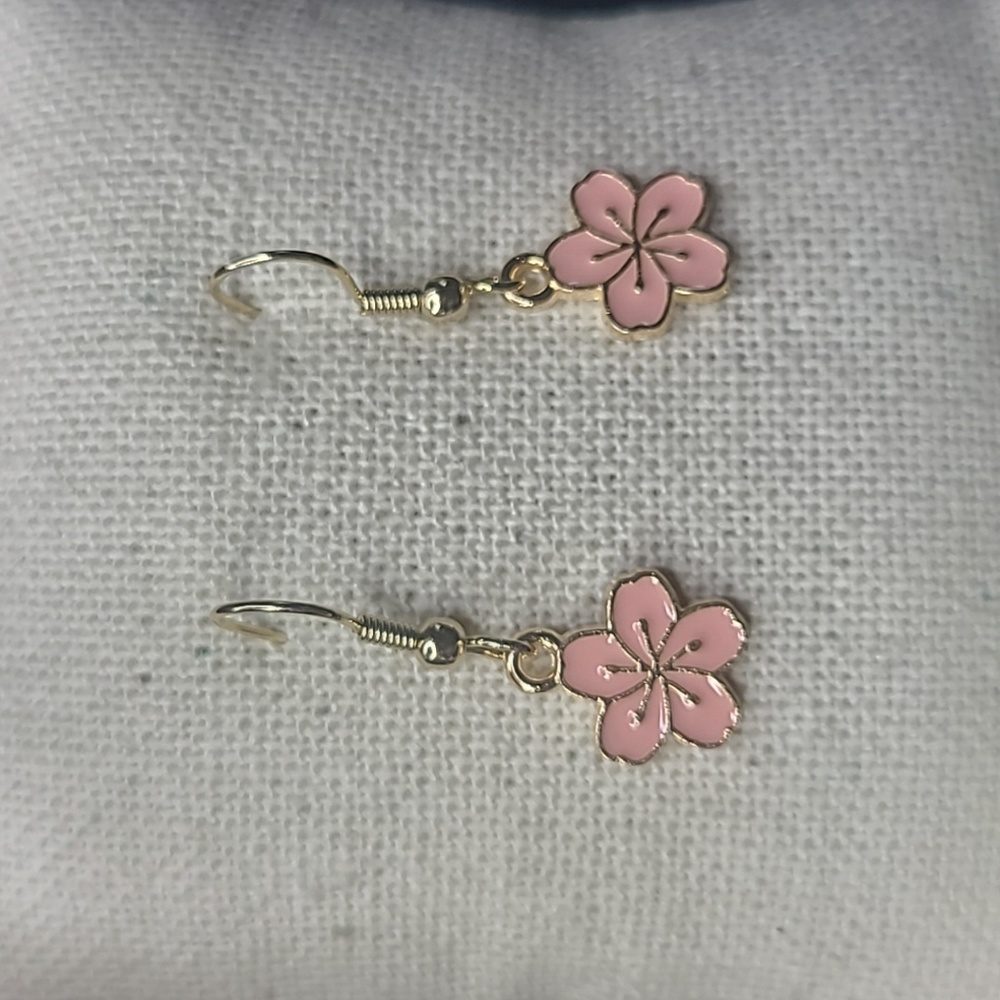 Plumeria Earrings Gold Tone Pink Enamel Brand New Gift Adorable Lightweight Cute